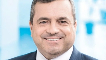 A pártszövetség jelöltjeként küzd