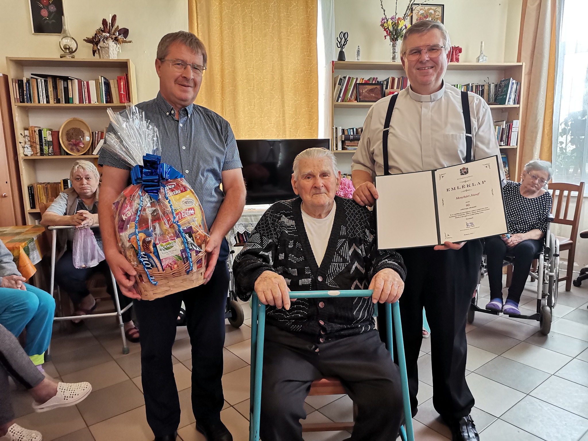 Menyhárt Józsefet, az Idősek Otthonában  90 éves születésnapja alkalmából köszöntöttük